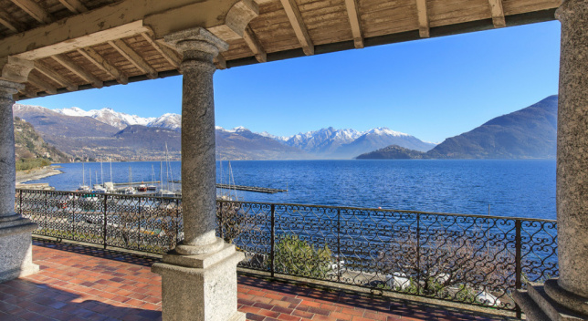 Waterfront villa in Pianello-del-Lario