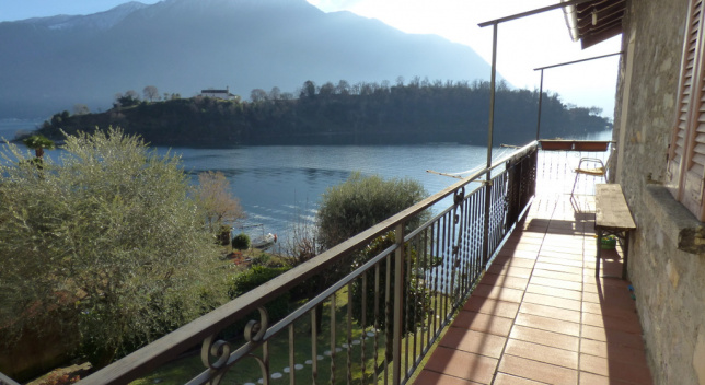 House on the first line of Lake Como