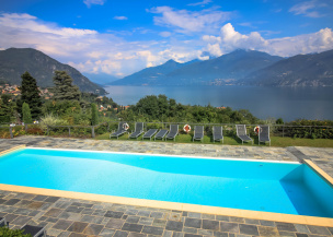 Modern apartment with panoramic view and swimming pool