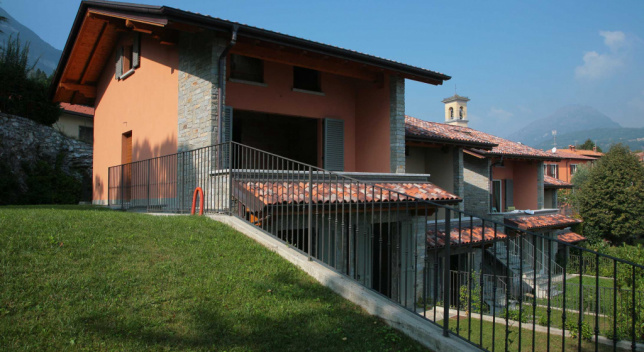 Townhouses in Menaggio on Lake Como