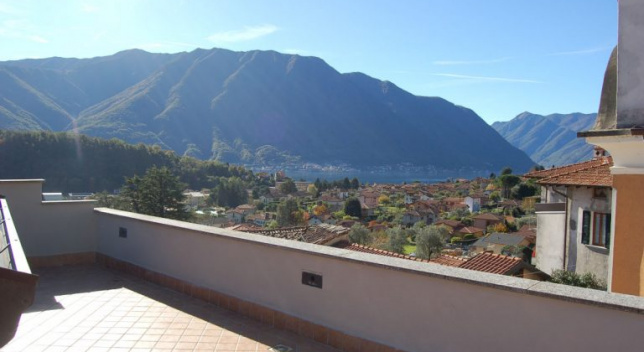 Apartment in Lenno with a view