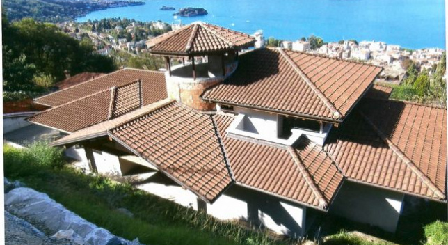 Unique villa in the prestigious area of Stresa