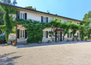 Elegant villa in Ispra on Lake Maggiore