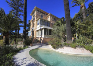 Beautiful villa overlooking the sea