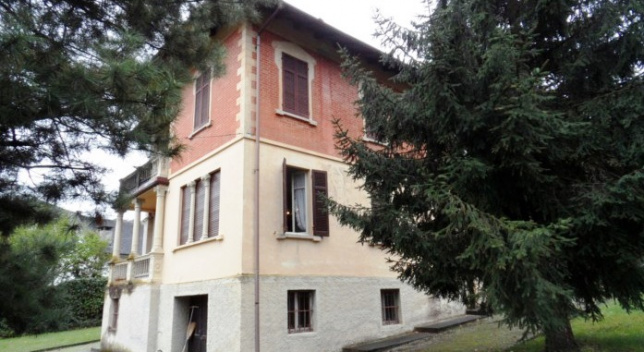 Historical villa in Stresa