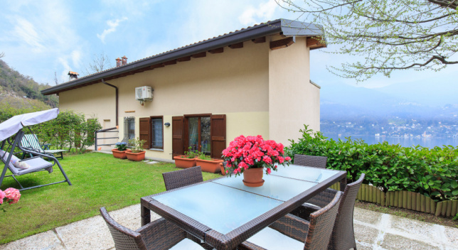 Cozy townhouse in Carate Urio overlooking the villa of George Clooney