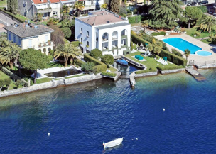 Villa on the first line of Lake Garda