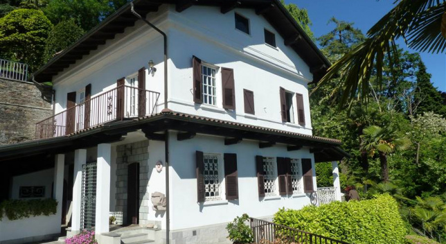 House overlooking Lake Maggiore