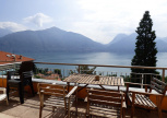 Apartment with pool and lake view