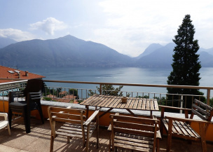 Apartment with pool and lake view