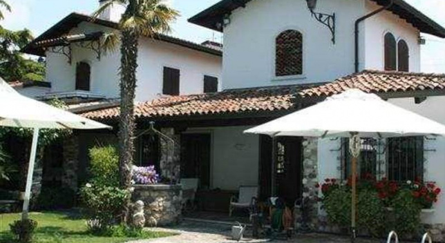 Rustic Villa on Lake Garda